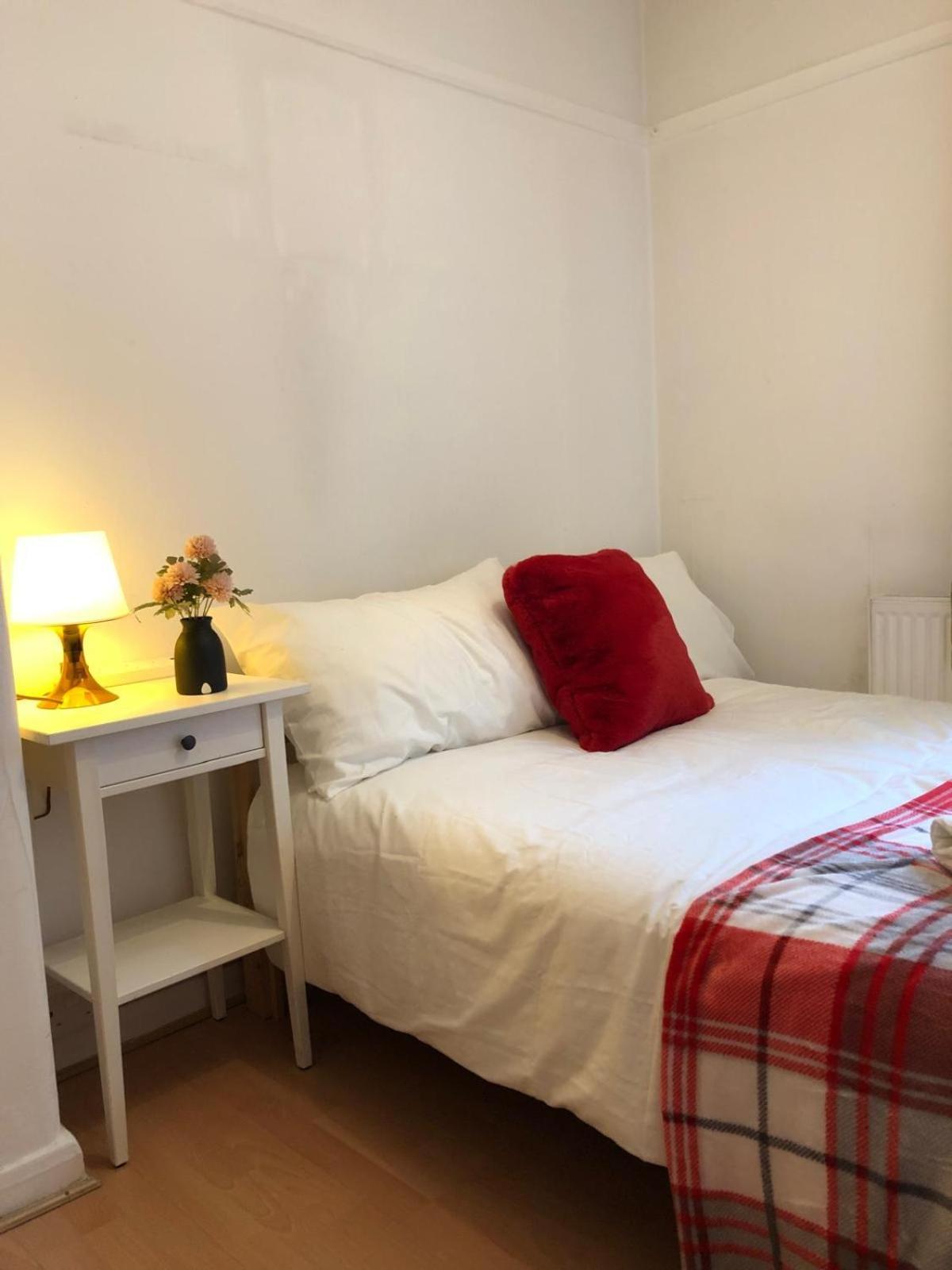 Comfy Private Bedrooms Near O2 Forum Kentish Town, Camden 런던 외부 사진